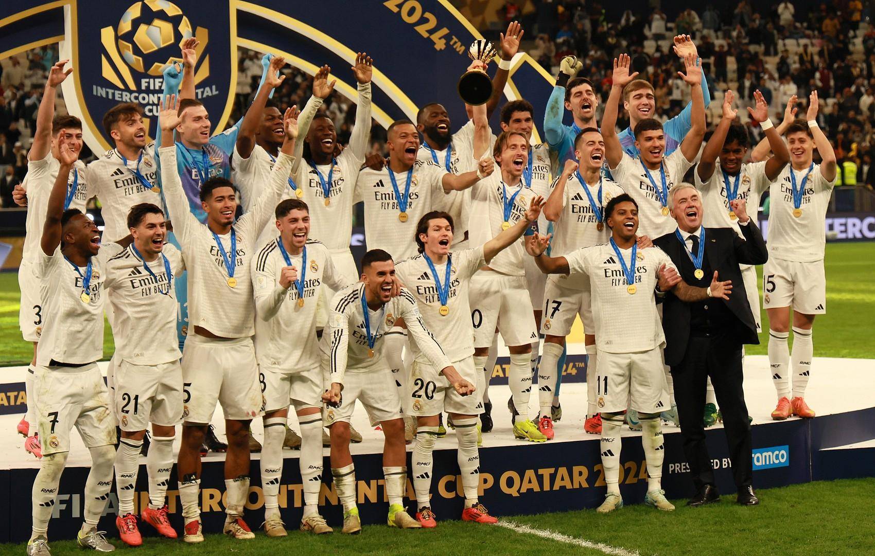 TES晒Tian生日返图：好友环绕，欢声笑语，再次祝Tian生日快乐