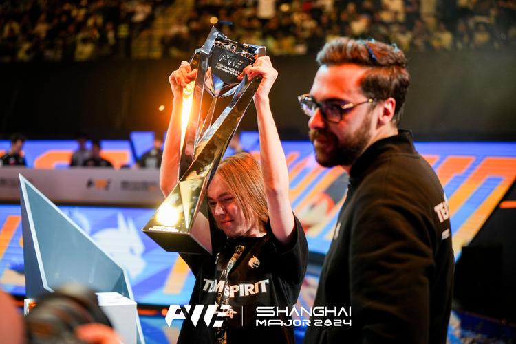 EDG主教练长文感言：冰岛有属于我们的奖杯