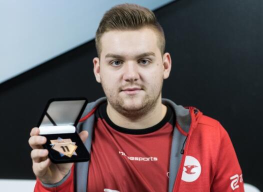 Donk 连续第五次赢得 FACEIT 排名赛季 — 创下记录 elo 得分